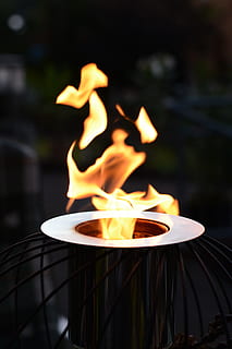 ild, hyggelig, lys, brænde, flamme, varme, romantisk, varm, blis, gløder, humør, hed, Heiss, aften, lyse, belysning, brænding, brand - naturligt fænomen, varme - temperatur, fokus på forgrunden, tæt på, natur, mad og drikke, ingen mennesker, mad, glødende, nat, bord, bevægelse, udendørs, bål, ildsted, metal, 5K, CC0, offentligt domæne, royaltyfrie