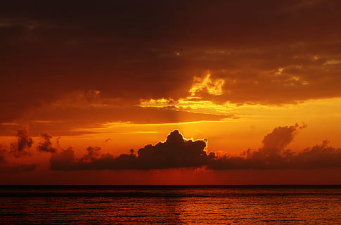 bilde, hav, skyet, himmelfoto, tatt, solnedgang, landskapsfoto, gylden, time, Sky, soloppgang, himmel, natur, vann, lys, horisont, landskap, waters, oransje, sky - himmel, naturskjønnhet - natur, skjønnhet i naturen, horisont over vann, dramatisk himmel, ro, rolig scene, Seascape, ingen folk, urban skyline, refleksjon, storm, utendørs, mørk, mettet farge, 5K, CC0, offentlig domene, opphavsrett gratis