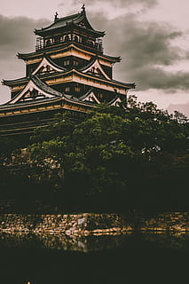 beige, nero, calcestruzzo, Marrone, tempio, nuvoloso, cielo, castello, vecchi tempi, nube, albero, Asia, architettura, posto famoso, storia, cultura giapponese, Giappone, culture, cultura dell'est asiatico, cina - asia orientale, antico, samurai, ninja, viaggio, tempio - edificio, Torre, turismo, cultura cinese, destinazioni di viaggio, luogo di culto, struttura costruita, esterno dell'edificio, pianta, nuvola - cielo, religione, natura, credenza, Inquadratura dal basso, nessuno, costruzione, spiritualità, giorno, pagoda, all'aperto, acqua, 5K, CC0, dominio pubblico, privo di copyright