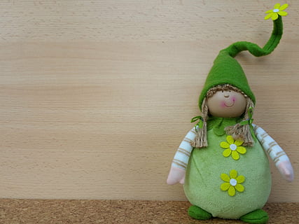 imp, primavera, fons, divertit, Pasqua, celebració, decoració, material de fusta, representació, representació animal, infància, joguina, joguina de peluix, a l'interior, color verd, natura morta, art i artesania, creativitat, conill de Pasqua, festa, primer pla, vista d’angle alt, 4K, CC0, domini públic, lliure de regalies