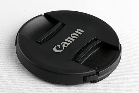 Objektivkappe, Kamerazubehör, Kamerateil, Deckel, Linse, Zubehörteil, Kunststoff, Schutz, schwarz, Fotografie, Kreis, Professionel, fotografisch, Kommunikation, schwarze Farbe, Technologie, Text, drinnen, Studioaufnahme, Nahansicht, weißer Hintergrund, Verbindung, Sicherheit, keine Leute, Zeichen, westliche Schrift, einzelnes Objekt, persönliches Accessoire, Geometrische Figur, ausgeschnitten, Etikette, 5K, CC0, gemeinfrei, lizenzfrei