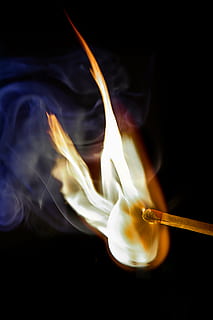 match, tænding, flamme, brænde, røg, tæt, kamphoved, brænding, røg - fysisk struktur, varme - temperatur, ingen mennesker, tæt på, sort baggrund, ild, brand - naturligt fænomen, bevægelse, tændstik, natur, glødende, indendørs, match - belysningsudstyr, studio skud, lang eksponering, antændende, røgelse, sløret bevægelse, 4K, CC0, offentligt domæne, royaltyfrie