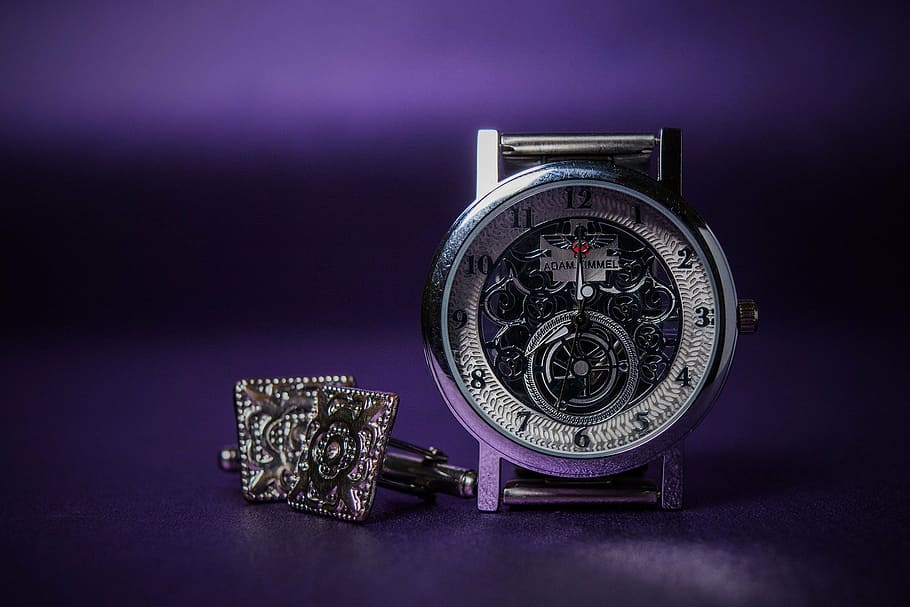 watch, time, duration, stopwatch, alarm, studio shot, business, single object, finance, metal, clock, indoors, purple, close-up, accuracy, no people, colored background, currency, wealth, instrument of time, still life, silver colored, copy space, economy, steel, reliability, 1080P