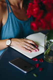 lovely, workplace, red, roses, red roses, female, flowers, workspace, cute, bucket, women, people, females, one Person, lifestyles, technology, adult, internet, only women, one woman only, adults only, wireless technology, indoors, human hand, connection, table, real people, hand, communication, holding, flower, midsection, mobile phone, portable information device, smart phone, nail, surfing the net, 5K, CC0, public domain, royalty free