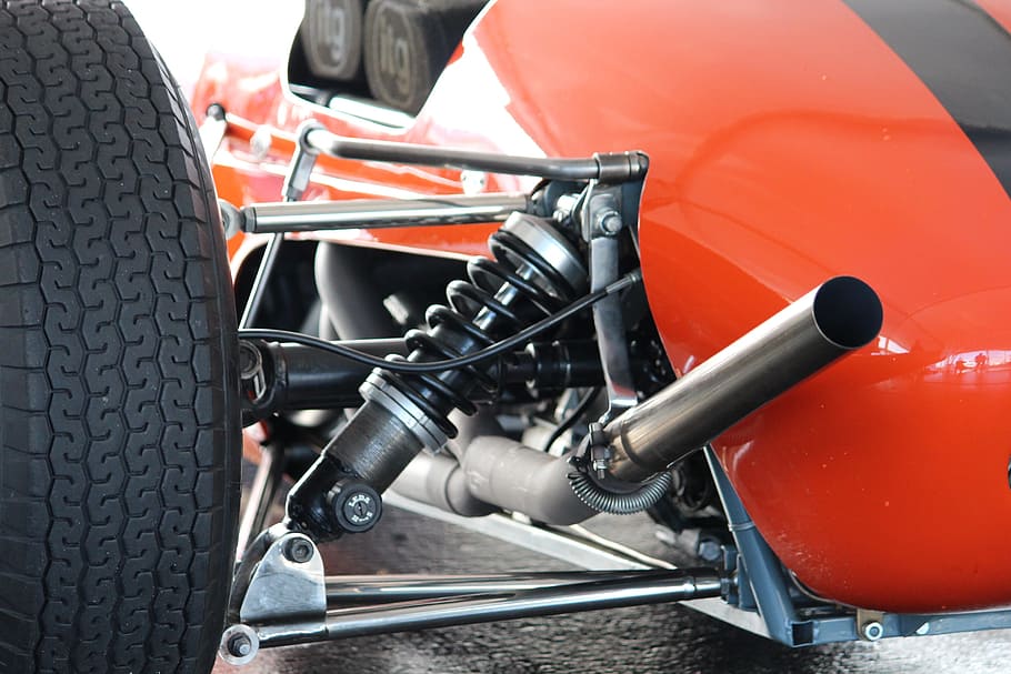 f1, oldtimer, esport de motor, vehicle terrestre, transport, manera de transport, primer pla, pneumàtic, roda, esport, competició, a l'aire lliure, dia, cap gent, automòbil, indústria, objectes fets per l’home, vermell, fet per l'home, esport competitiu, cursa esportiva, cotxe, lluminós, 2K