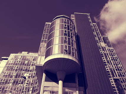 arkitektonisk design, arkitektur, bygning, skyer, dagslys, ydre, futuristisk, glasartikler, glas vinduer, lav vinkel skud, moderne, udendørs, perspektiv, himmel, høj, tårn, rejse, skyskraber, urban scene, bygget struktur, bygning udvendig, kontorbygning, lav vinkel visning, by, kontorbygning udvendig, høj - høj, kontor, natur, forretning, ingen mennesker, sky - himmel, vindue, finansiere, boligområde, stål, legering, 5K, CC0, offentligt domæne, royaltyfrie