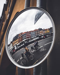 by refleksion, afspejling, to, person, ridning, cykel, klar, glas spejl, spejl, cirkel, vejsiden, vej, cyklus, cyklist, oprigtig, ridetur, gade, by-, abstrakt, by, byliv, facade, farve, nyhavn, arkitektur, bygget struktur, bygning udvendig, himmel, transportmidler, sky - himmel, transportform, land køretøj, dag, natur, glas - materiale, bygning, form, udendørs, rigtige mennesker, bybilledet, 4K, CC0, offentligt domæne, royaltyfrie