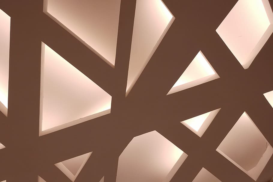 soffitto, illuminazione, design, modello, ragnatela, nessuno, sfondi, forma, fotogramma intero, forma geometrica, illuminato, astratto, architettura, forma triangolare, avvicinamento, arte e artigianato, industria, in casa, connessione, moderno, luce del sole, 2K