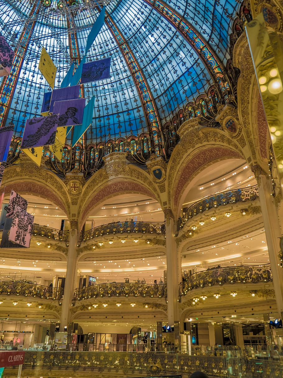 sostre, galeries, lafayette, centre comercial, vidre, estructura, arquitectura, volta, a l'interior, lloc famós, cúpula, Dins de, arquitectura i edificis, estructura construïda, destinacions de viatge, cap gent, dia, viatjar, il·luminat, equips d’il·luminació, vidre - material, turisme, arc, vista d’angle baix, persones incidentals, grup de persones, art i artesania, columna arquitectònica, ciutat, negocis, luxe, ornamentat, 4K