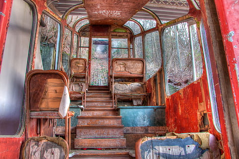 pociąg, stary, hdr, minął, wyłączony, złamany, odważyć się, wóz, nierdzewny, żadnych ludzi, transport, opuszczony, skupić się na pierwszym planie, dzień, wewnątrz, architektura, przestarzały, drewno - materiał, siedzenie, okno, wyblakły, uszkodzony, zbudowana struktura, środek transportu, meble, zniszczony, klatka schodowa, krzesło, 4K, CC0, domena publiczna, darmowe zdjęcia