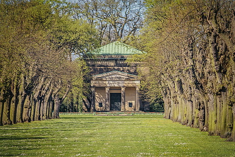 træ, græs, natur, arkitektur, avenue, mausoleum, hanover, Herrenhausen, hus af welf, trækantede avenue, landskab, sommer, guelph mausoleum, plante, bygget struktur, grøn farve, vækst, dag, bygning udvendig, jord, ingen mennesker, Mark, bygning, udendørs, ro, skønhed i naturen, afdeling, græsplæne, 2K, CC0, offentligt domæne, royaltyfrie