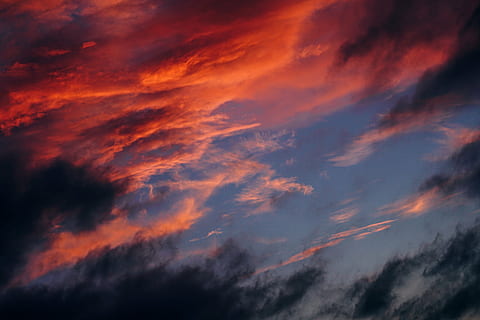 valkoiset pilvet, oranssi, musta, pilviä, auringonlasku, taivas, tumma, auringonnousu, dramaattinen taivas, pilvi - taivas, luonto, scenics, matala kulma, kauneus luonnossa, cloudscape, sää, maisemat - luonto, myrsky, taustat, ei ihmisiä, tuuli, ilmapiiri, pilvinen, tyyneys, moody sky, sininen, ympäristö, ulkona, meteorologia, pahaenteinen, ohut, 5K