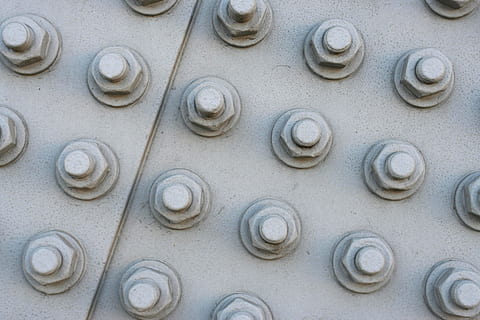 Bolt, mønster, bro, metal, baggrunde, fuld ramme, tæt på, ingen mennesker, form, cirkel, geometrisk form, teknologi, indendørs, dag, kunstkultur og underholdning, carving - håndværk produkt, design, makro, meddelelse, håndværk, sølvfarvet, 2K, CC0, offentligt domæne, royaltyfrie