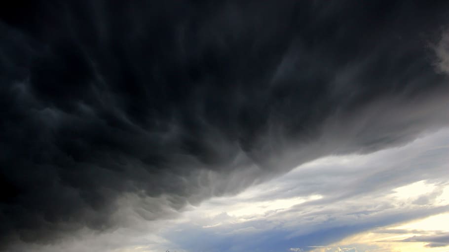 gris, negre, cel, cel negre, núvols, núvols foscos, endavant, formen núvols, paisatge, naturalesa, cloudscape, tempesta, trist, temps, l'estat d'ànim del temps, amenaçador, núvol - cel, núvol, cel dramàtic, blau, fosc, ominós, a l'aire lliure, cel malhumorat, meteorologia, fons, escenics, clima, cap gent, dia, bellesa a la natura, escenics - natura, núvol de tempesta, medi ambient, vista d’angle baix, vent, pluja, poder a la natura, 5K