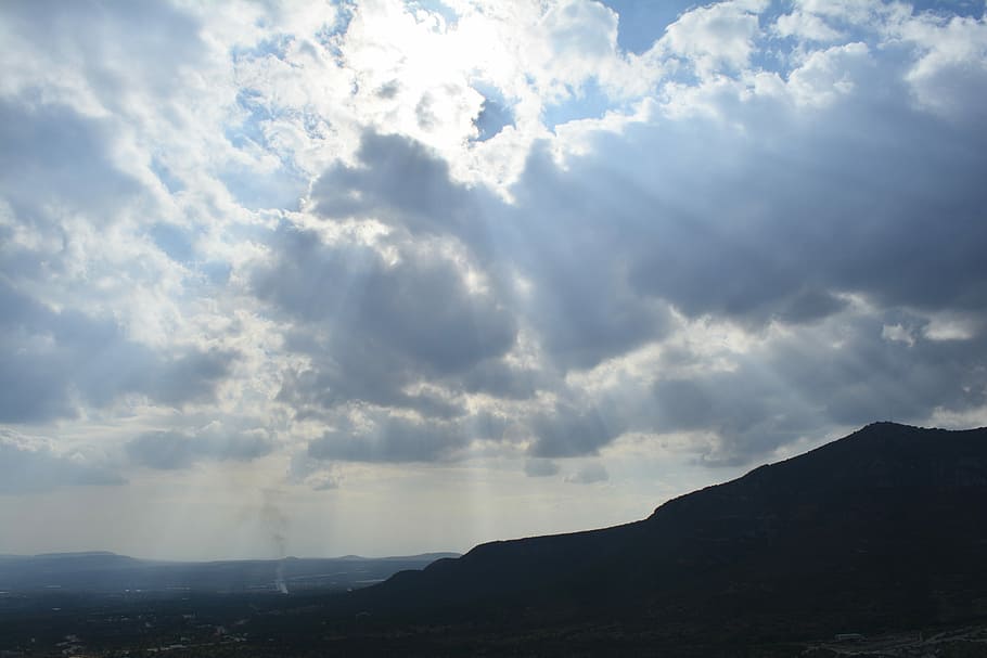 cielo, nuvole, sole, montagna, speranza, Paesaggi, natura, nuvola - cielo, nessuno, bellezza nella natura, scenics - natura, la tranquillità, scena tranquilla, scena non urbana, paesaggio, giorno, ambiente, all'aperto, idilliaco, silhouette, catena montuosa, luce del sole, Inquadratura dal basso, picco di montagna, streaming, 5K