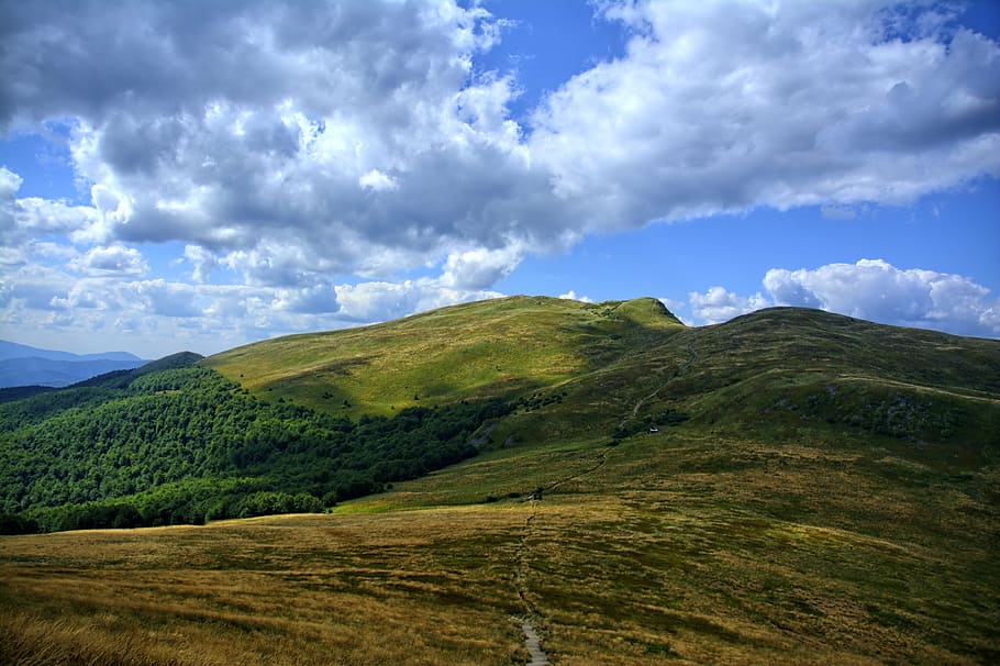 bieszczady, hory, nebe, Pohled, krajina, barvy, mraky, krása, kopce, stezka, prázdniny, letní, mrak - nebe, scenics - příroda, hora, životní prostředí, klidné scény, krása v přírodě, klid, mimoměstské scény, zelená barva, rostlina, pohoří, Příroda, tráva, nikdo, den, idylický, dálkový, přistát, venku, horský hřeben, zvlněná krajina, 5K