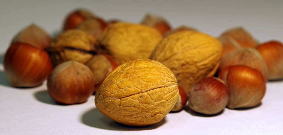 noguera, italià, canya, shell, dur, festiu, dividir, naturalesa, trencar, nutrició, saludable, vitamines, natural, menjar, menjar saludable, fruita, menjar i beguda, alimentació saludable, cap gent, tir de l'estudi, primer pla, frescor, nou - aliments, a l'interior, benestar, nou, grup d'objectes, variació, berenar, elecció, ametlla, fons de colors, estil de vida saludable, centrar-se en primer pla, fer dieta, 5K