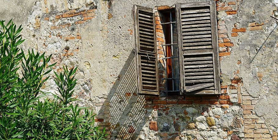 okno, dřevo, závěrky, fasáda, hauswand, staré okno, zdivo, stará budova, architektura, stavba, poškozen, exteriér budovy, opuštěný, den, nikdo, venku, detail, kov, starý, nástěnný prvek, průlez, mřížka, zeď, kanalizace, kovový rošt, žlabu, rošt, odpadních vod, zvětralý, Příroda, zhoršení, 5K