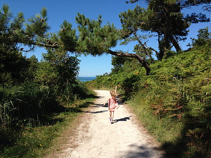 beach, path, holiday, summer, child, marching, march, fun, skip, skipping, happy, vacation, ocean, sea, blue sky, blue skies, outdoor, enjoy, healthy, care, dom, happiness, joy, girl, nature, trees, tree, shadows, cheerful, childhood, kid, joyful, plant, full length, growth, real people, sunlight, lifestyles, one person, day, leisure activity, transportation, green color, shadow, sky, sport, land, beauty in nature, rear view, outdoors, 2K, CC0, public domain, royalty free