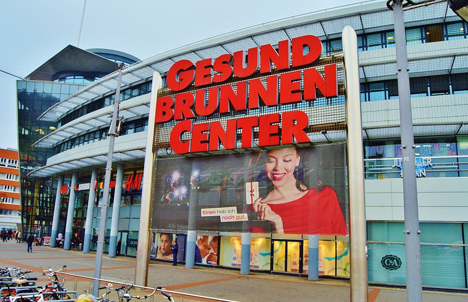 centre de compra, entrada, façana, arquitectura, edifici, Berlín, gesundbrunnen-center, ciutat, una persona, dones, text, adult jove, exterior de l'edifici, vida de ciutat, comunicació, dones joves, adult, educació, cabell castany, botiga, guió occidental, dia, estils de vida, 5K