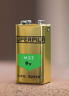 superpila, empiler, ancien, tambours, 9 volts, électronique, électricité, pôle positif, poly, à l'intérieur, texte, fermer, personne, prise de vue en studio, écriture occidentale, objet unique, La technologie, métal, Sécurité, la communication, nature morte, culture artistique et divertissement, protection, éducation, fond coloré, lettre capitale, industrie, environnement, 4K, CC0, domaine public, libre de droits
