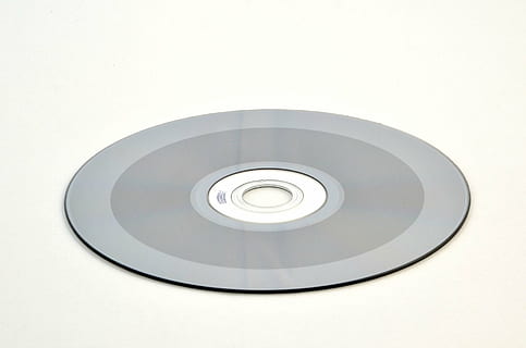 disque compact, DVD, disque, CD, ordinateur, Les données, Logiciel, numérique, La technologie, information, compact, blanc, vidéo, la musique, l'audio, espace de rangement, Plastique, médias, CD ROM, cercle, Forme géométrique, culture artistique et divertissement, forme, coupé, personne, prise de vue en studio, élément de design, fond blanc, à l'intérieur, espace de copie, bruit, couleur blanche, industrie du cinéma, 1080P, CC0, domaine public, libre de droits