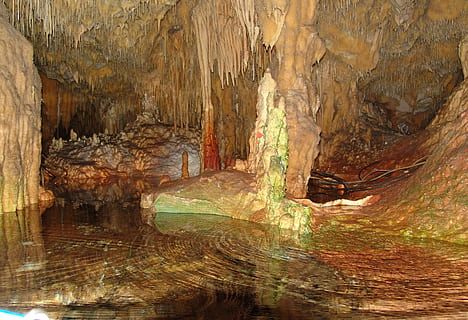 intérieur de la grotte, enfer, dirou, grotte, la grotte, mystique, grotte de stalactite, illuminé, réflexion, stalactites, stalagmites, Grèce, eau, formation rocheuse, Roche, solide, rock - objet, tranquillité, beauté dans la nature, la nature, géologie, front de mer, personne, journée, géographie physique, scène tranquille, scène non urbaine, paysages - nature, en plein air, érodé, formation, 2K, CC0, domaine public, libre de droits