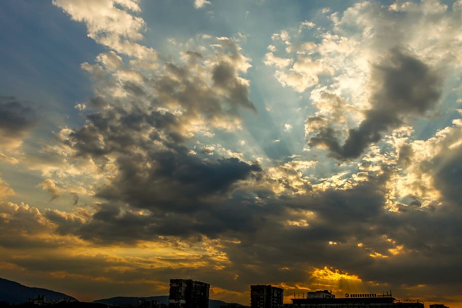 himmel, skyer, solnedgang, himlen skyer, natur, sol, sommer, smuk, sollys, dom, bulgarien, rejse, sky - himmel, ingen mennesker, skønhed i naturen, arkitektur, bygning udvendig, bygget struktur, scenics - natur, bygning, lav vinkel visning, udendørs, ro, by, rolig scene, solstråle, dramatisk himmel, streaming, 4K