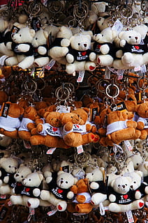 trailers, beer, bears, berlijn, zoet, knuffel, keychain, gift, vertegenwoordiging, kleinhandel, speelgoed-, grote groep objecten, te koop, kunst en ambacht, geen mensen, overvloed, markt, menselijke representatie, pluche speelgoed, variatie, keuze, volledig kader, creativiteit, achtergronden, kleinhandelsvertoning, op te slaan, marktkraam, verkoop, 2K, CC0, publiek domein, royaltyvrij