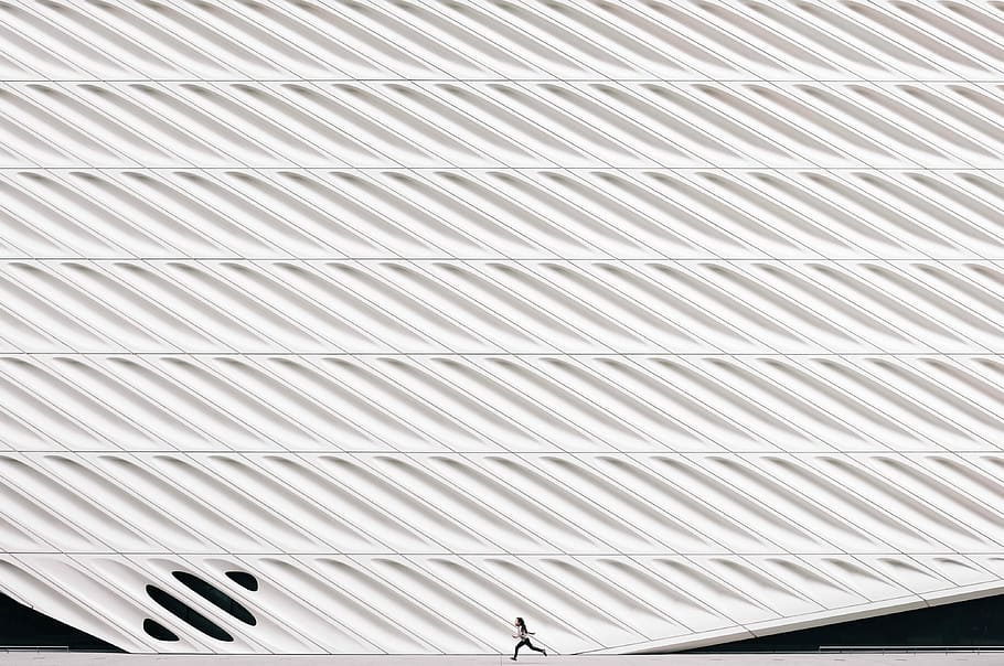 Person, Laufen, Weiß, gemalt, Wand, ohne Titel, Rahmen, Linie, Muster, Museum, die Architektur, Mädchen, gebaute Struktur, Gebäudehülle, Flachwinkelansicht, Gebäude, keine Leute, Tag, Vollbild, Dach, draußen, Stadt, Decke, Wiederholung, Design, Hintergründe, Natur, weiße Farbe, Wandbau - Funktion, 4K