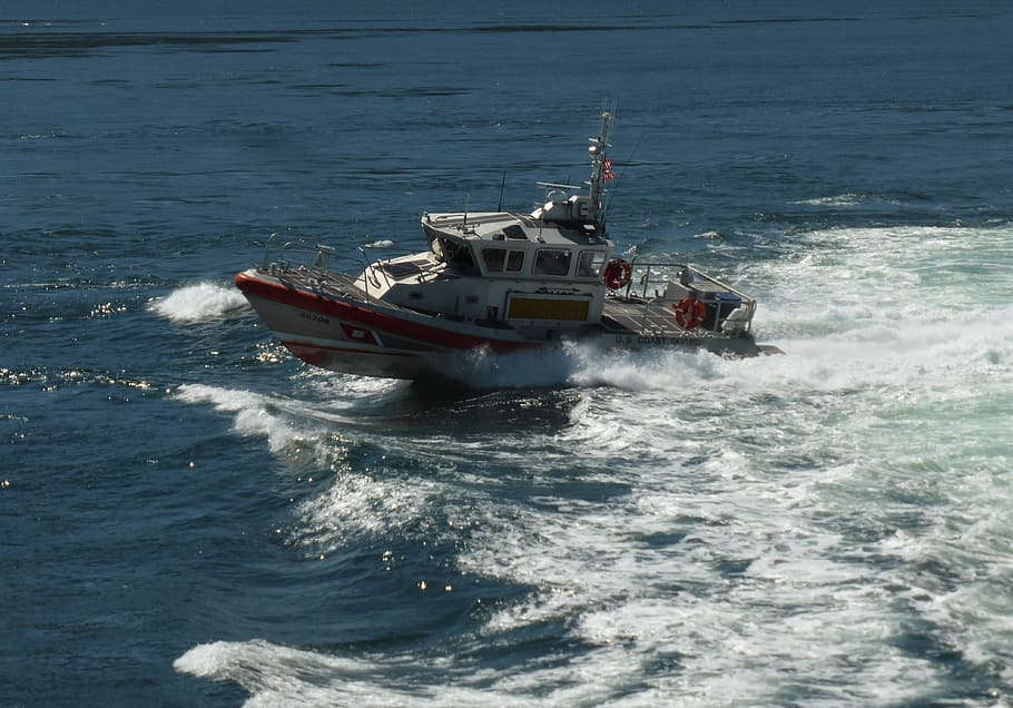 vaixell, pilot, escuma, onades, velocitat, moviment, influència, mar, billow, marca, ferotge, transport, vaixell nàutic, manera de transport, aigua, naturalesa, dia, militar, marina, davant del mar, a l'aire lliure, accidents i desastres, onada, cap gent, en moviment, vista d’angle alt, 4K