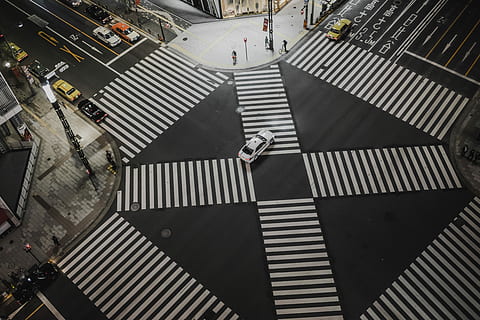 aèria, fotografia, blanc, cotxe, carretera, intersecció, durant el dia, creuar, banda, trànsit, nit, vorera, paviment, Japó, superior, ginza, tokyo, vianants, carril, arquitectura, vista d’angle alt, estructura construïda, ciutat, marcatge de carreteres, passeig, escala, caminar, persones reals, exterior de l'edifici, passos i escales, dia, pas de zebra, transport, marcatge, sostre, persones incidentals, signe, a l'aire lliure, 5K, CC0, domini públic, lliure de regalies