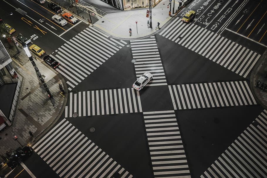 aèria, fotografia, blanc, cotxe, carretera, intersecció, durant el dia, creuar, banda, trànsit, nit, vorera, paviment, Japó, superior, ginza, tokyo, vianants, carril, arquitectura, vista d’angle alt, estructura construïda, ciutat, marcatge de carreteres, passeig, escala, caminar, persones reals, exterior de l'edifici, passos i escales, dia, pas de zebra, transport, marcatge, sostre, persones incidentals, signe, a l'aire lliure, 5K