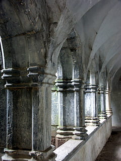 pilastro, pietra, monastero, chiostro, arco, romanico, vecchio, archi, colonna architettonica, storia, corridoio, nessuno, architettura, in casa, struttura costruita, il passato, costruzione, giorno, portico, religione, luogo di culto, antico, credenza, spiritualità, intemperie, colonnato, soffitto, antica civiltà, abbazia, 1080P, CC0, dominio pubblico, privo di copyright