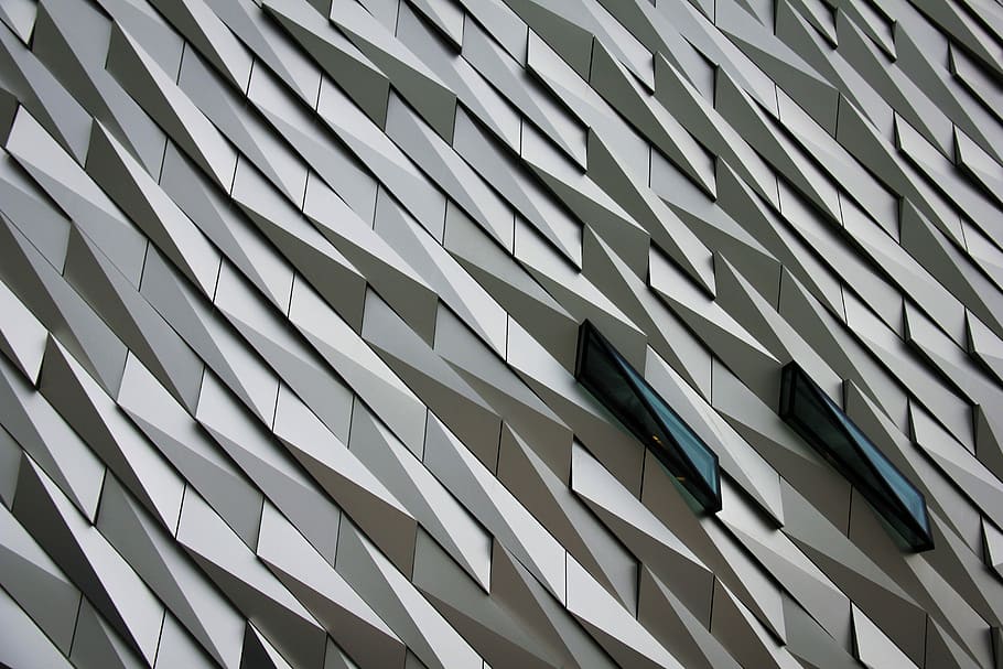 ondulat, resum, formes, façana d’edifici, titani, jardí commemoratiu, jardí., gris, negre, digital, fons de pantalla, arquitectura, patró, edifici, estructura, façana, modern, blanc, segur, teixir, teixit, disseny, metall, plata, estructura construïda, exterior de l'edifici, fons, marc complet, cap gent, finestra, ciutat, vista d’angle baix, dia, exterior d’edifici d’oficines, vidre - material, repetició, en fila, forma, a l'aire lliure, funció de construcció, gratacels, 5K