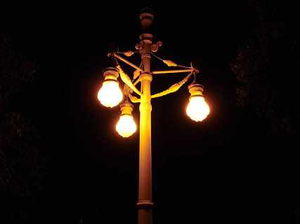 lampada, illuminazione, lanterna, lampadina, luce, idea, luminosa, innovazione, tecnologia, elettricità, illuminato, energia, ispirazione, invenzione, moderno, raggiante, scena, notte, lampione, lampada elettrica, attrezzatura per l'illuminazione, buio, nessuno, sfondo nero, all'aperto, avvicinamento, strada, Inquadratura dal basso, natura, copia spazio, mezzi di trasporto, luce - fenomeno naturale, singolo oggetto, cielo, riflettore, 1080P