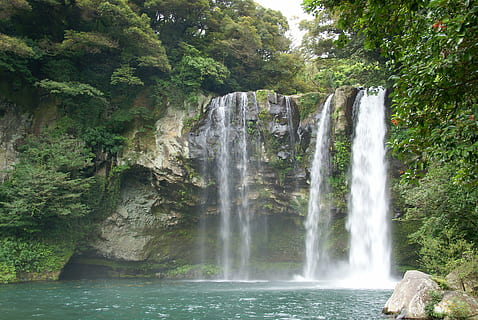 Klitschko, indipendentemente dal fatto, K, acqua, cascata, scenics - natura, bellezza nella natura, albero, movimento, acqua corrente, roccia, lunga esposizione, pianta, foresta, roccia - oggetto, natura, movimento sfocato, terra, solido, ambiente, scena non urbana, formazione rocciosa, potere in natura, nessuno, fluente, all'aperto, acqua che cade, foresta pluviale, 4K, CC0, dominio pubblico, privo di copyright
