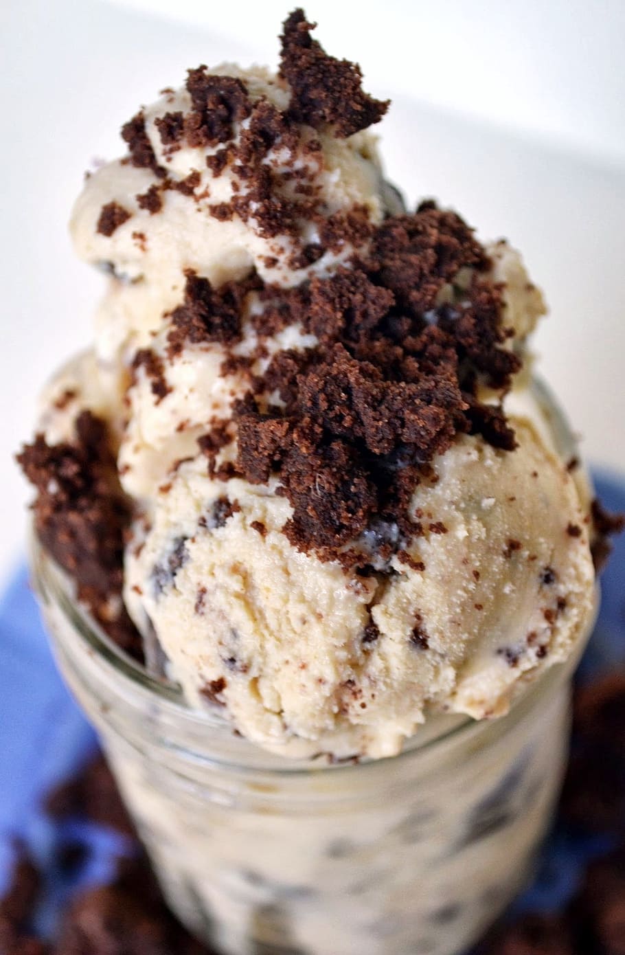 gelat, copa, gel, crema, fred, hivern, brownies, brownie, d, xocolata, pastís, marró, menjar, postres, cacau, mongetes, grans de cacau, dolç, casolà, menjar i beguda, menjar dolç, primer pla, frescor, indulgència, a l'interior, producte diari, aliments congelats, llest per menjar, congelat, cap gent, natura morta, centrar-se en primer pla, temptació, menjar poc saludable, gelat de vainilla, berenar, 1080P