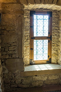 castillo, ventana, ligero, arquitectura, abandonado, casa, adentro, estructura construida, edificio, día, antiguo, nadie, pared - característica de la construcción, pared, la seguridad, material de vidrio, seguridad, proteccion, abierto, luz del sol, marco de la ventana, arruinado, 5K, CC0, dominio público, libre de derechos
