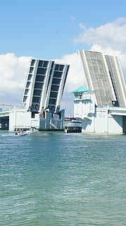 Miami Strand, USA, bro, vand, arkitektur, bygget struktur, himmel, nautiske fartøj, bygning udvendig, transportmidler, havnefronten, dag, hav, transportform, by, natur, kontorbygning udvendig, moderne, sky - himmel, bygning, ingen mennesker, udendørs, skyskraber, luksus, krydstogtskib, passagerskib, 2K, CC0, offentligt domæne, royaltyfrie