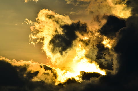 nuvole, cielo, sole, nuvoloso, nuvole di cielo, skyscape, offuscato, cielo nuvole, natura, umore, depressione, Glim, tramonto, cielo drammatico, bellezza nella natura, Paesaggi, nessuno, nuvola - cielo, giallo, scena tranquilla, scenics - natura, la tranquillità, Inquadratura dal basso, luce del sole, colore arancione, all'aperto, idilliaco, Cloudscape, maestoso, soggezione, buio, luminosa, meteorologia, infausto, 4K, CC0, dominio pubblico, privo di copyright