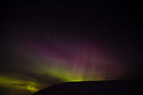 Violet, galben, auroră, fotografie cu fotografie, lumina aurora, noapte, natură, astronomie, stea - spațiu, întuneric, cer, galaxie, Munte, peisaj, scenics, calea Lactee, albastru, în aer liber, frumusețe în natură, scenice - natura, spaţiu, liniște, o scenă liniștită, stea, nici o persoana, vedere unghiulară joasă, idilic, mediu inconjurator, iluminat, infinit, 4K, CC0, domeniu public, fără drepturi de autor