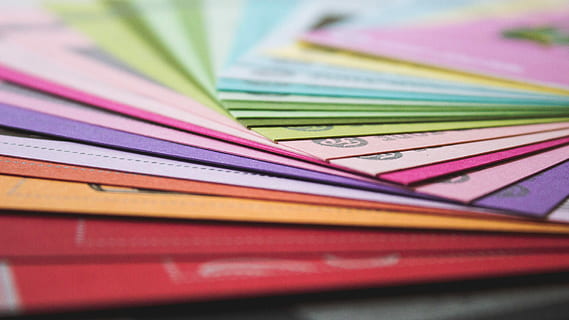 dangkal, fotografi fokus, berbagai macam, buku, kertas, penuh warna, map, obyek, mengajukan, warna, Pelangi, bokeh, berwarna merah muda, pastel, multi-warna, fokus selektif, merapatkan, tidak ada orang, dalam ruangan, keuangan, kekayaan, bisnis, sekelompok besar objek, bingkai penuh, alat tulis, pilihan, latar belakang, merah, mata uang, masih hidup, variasi, pensil, pendidikan, 1080P, CC0, domain publik, bebas royalti