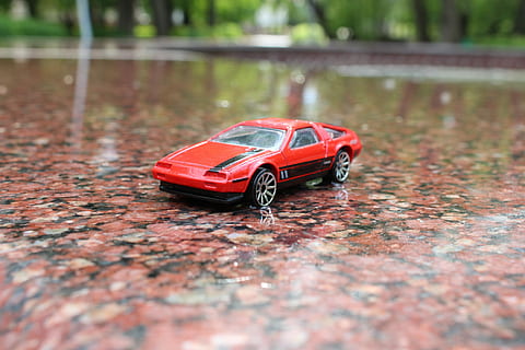 automat na hračky, auto, dětství, hračka, stroj, delorean, hra, pozemního vozidla, přeprava, venku, sportovní auto, dopravy, Červené, sport, autíčko, den, nikdo, selektivní zaměření, způsob dopravy, motorové vozidlo, voda, Příroda, strom, mokré, povrchu, jeden objekt, detail, 5K, CC0, veřejná doména, bez autorských práv