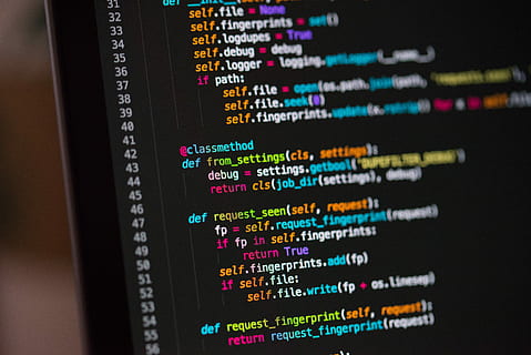 ordinateur, moniteur, tourné, code, écran, portable, la communication, La technologie, multi couleur, écran de l'appareil, moniteur d'ordinateur, Les données, texte, lien, écriture occidentale, Technologie sans fil, équipement informatique, fermer, personne, à l'intérieur, logiciel, l'Internet, interface utilisateur graphique, nombre, fond noir, Langage informatique, codage, 5K, CC0, domaine public, libre de droits