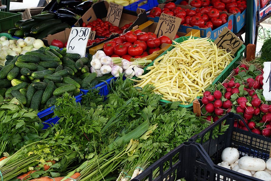 verdures, basar, preus, cogombres, pastanaga, tomàquets, mongetes verdes, All, rave, bolets, agaricus, ceba, cabina, vegetals, menjar i beguda, mercat, menjar, alimentació saludable, frescor, elecció, Paradeta, venda al detall, variació, a la venda, benestar, gran grup d'objectes, negocis, abundància, etiqueta del preu, vista d’angle alt, fruita, negoci petit, contenidor, visualització al detall, cap gent, venda, 4K