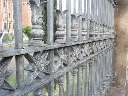 barer, smedet, gammel, arkitektur, grænse, ingen mennesker, hegn, barriere, bygget struktur, sikkerhed, dag, beskyttelse, metal, mønster, tæt på, bygning udvendig, Port, rækværk, udendørs, fokus på forgrunden, træ - materiale, smedejern, 2K, CC0, offentligt domæne, royaltyfrie