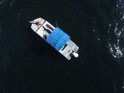 aerian, fotografie, gri, barcă, corp, apă, persoană, minciună, fotografie aeriene, iaht, navă nautică, transport, mare, tehnologie, comunicare, comunicații globale, Internet, industria electronică, conectare la rețea, vedere în unghi mare, mijloc de transport, malul mării, natură, zi, amarate, nici o persoana, în aer liber, călătorie, scufundare, plutitor, plutește pe apă, 4K, CC0, domeniu public, fără drepturi de autor