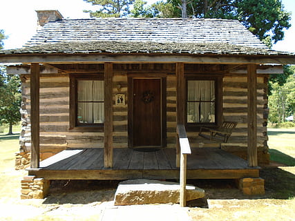quaker, bjælkehytte, log, kabine, arkitektur, hus, bygning udvendig, bygget struktur, træ - materiale, dag, bygning, natur, træ, ingen mennesker, plante, sne, udendørs, tag, kold temperatur, sollys, bord, hytte, vinter, sæde, 5K, CC0, offentligt domæne, royaltyfrie