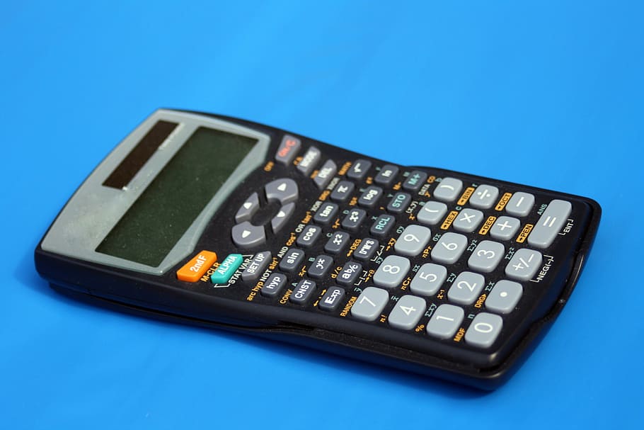 kalkulačka, spočítat, funkce, klíče, škola, technologie, studio shot, modrý, uvnitř, barevné pozadí, modré pozadí, podnikání, jeden objekt, nikdo, matematika, klávesnice, číslo, detail, přesnost, elektrické zařízení, počítačové vybavení, finance, počítač, znaménko plus, stiskněte tlačítko, výpočtu, 4K